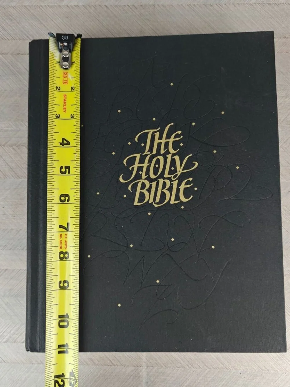 New Living Translation Holy Bible Tyndale 2000 Illustrated Calligraphy Edition